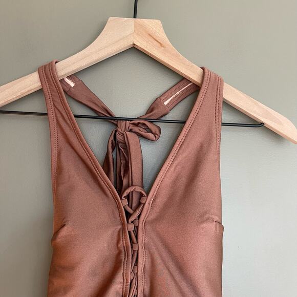 Cupshe Strawberry Fields Forever Back Tie One Piece Swimsuit Size XS Bronze Sexy - Picture 6 of 14